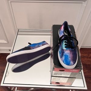 VANS authentic lo pro .